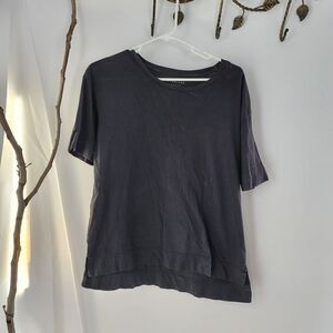 Everlane black tee 1/2 sleeve